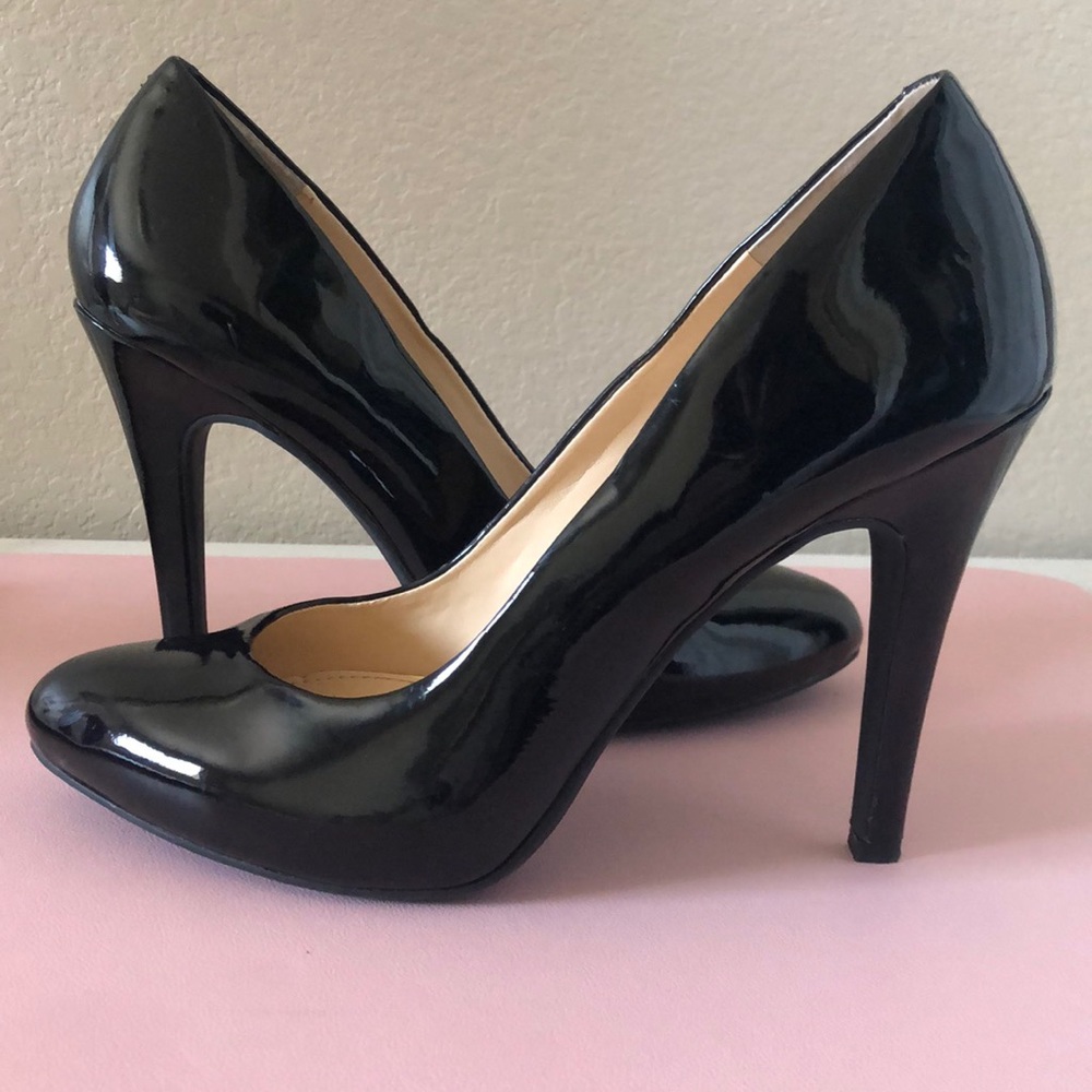Black Pumps